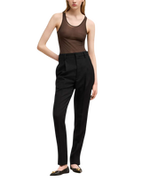 high-waisted pants 