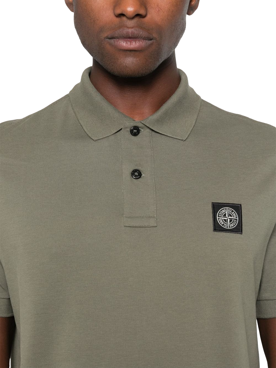 Poloshirt mit Kompass-Logo