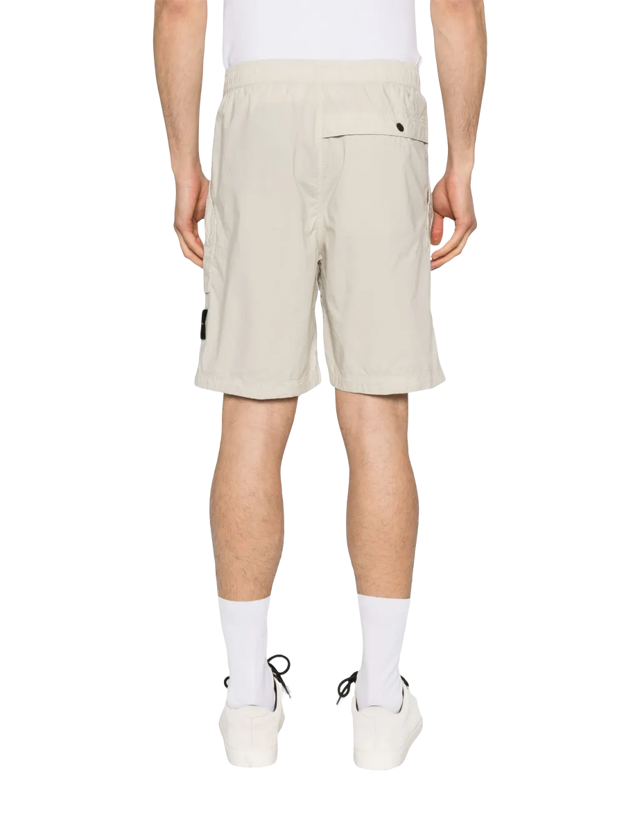 Shorts mit Kompass-Patch in Hellbeige