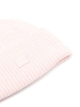 Gerippte Beanie mit Face-Patch